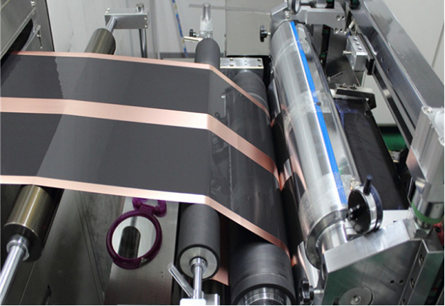 锂电池的极片是由金属集流体表面涂覆活性材料、导电剂和粘结剂组成 锂电池的极片是由金属集流体表面涂覆活性材料、导电剂和粘结剂组成