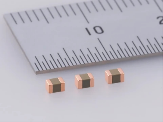 2012尺寸100μF基板内藏式MLCC